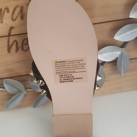 black sandles - Picture 4 of 4